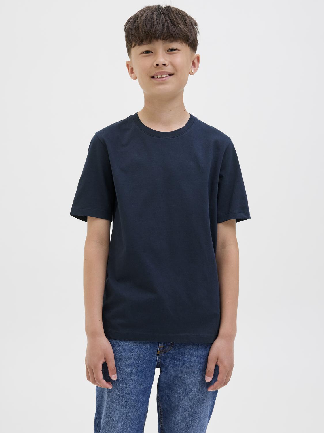 model_shot-front